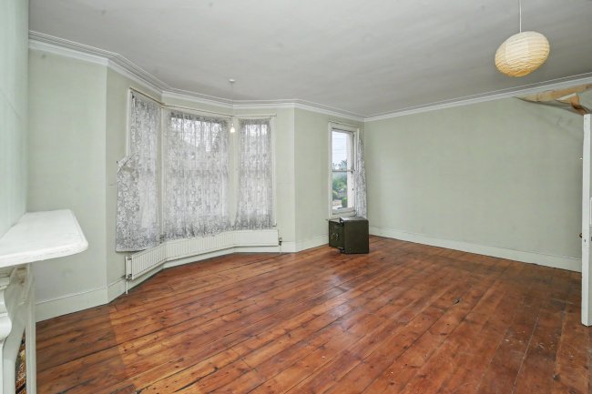 200 Woodside Green, South Norwood, London, SE25 5EW 6