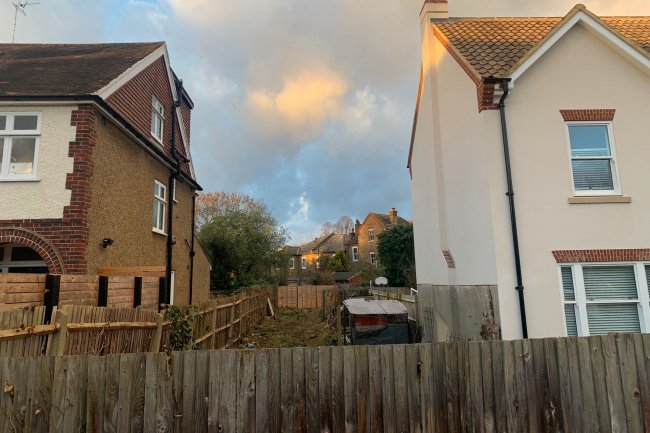 Land Between 18-20 Vicarage Road, Hampton Wick, London KT1 4ED 4