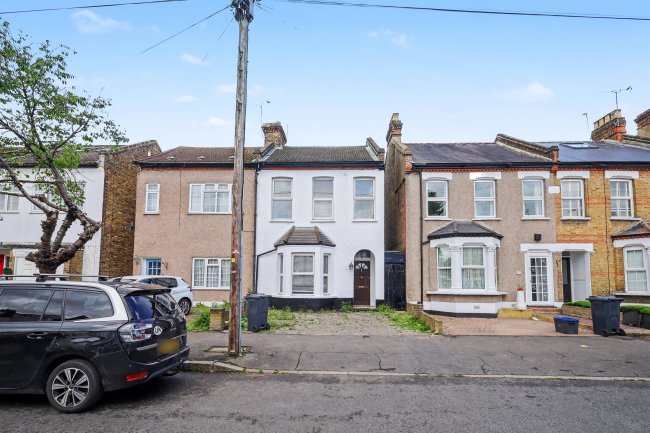 48 Stanley Road, South Woodford, London, E18 2NS 8