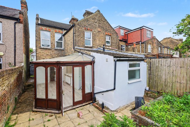 48 Stanley Road, South Woodford, London, E18 2NS 8