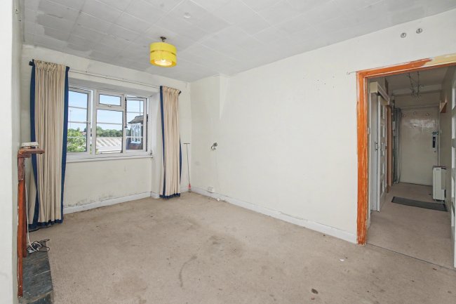 60 Grosvenor Court, London Road, Morden, Surrey, SM4 5HG 10