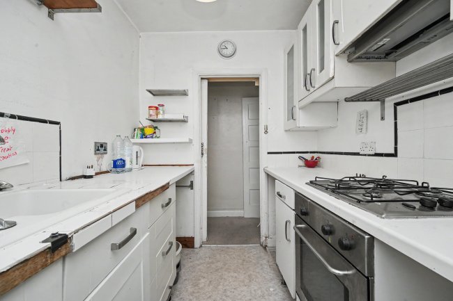 60 Grosvenor Court, London Road, Morden, Surrey, SM4 5HG 10