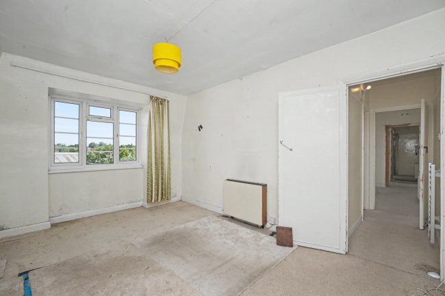 60 Grosvenor Court, London Road, Morden, Surrey, SM4 5HG 10