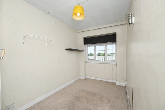 60 Grosvenor Court, London Road, Morden, Surrey, SM4 5HG 10