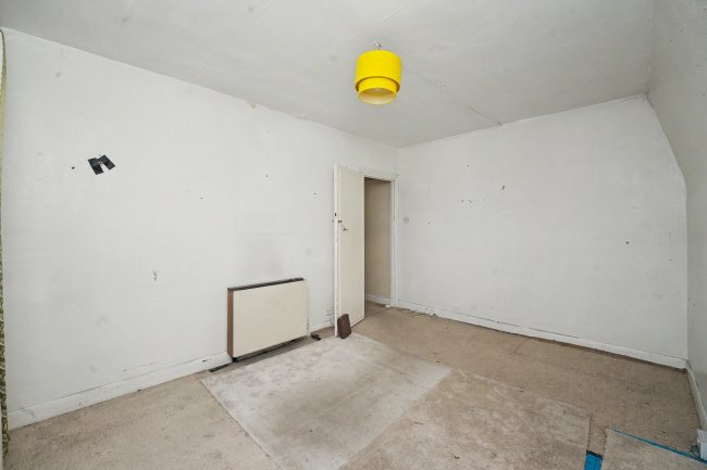 60 Grosvenor Court, London Road, Morden, Surrey, SM4 5HG 10