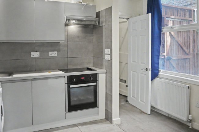 Flat 2, 77 Babington Road, Streatham, London, SW16 6AN 4