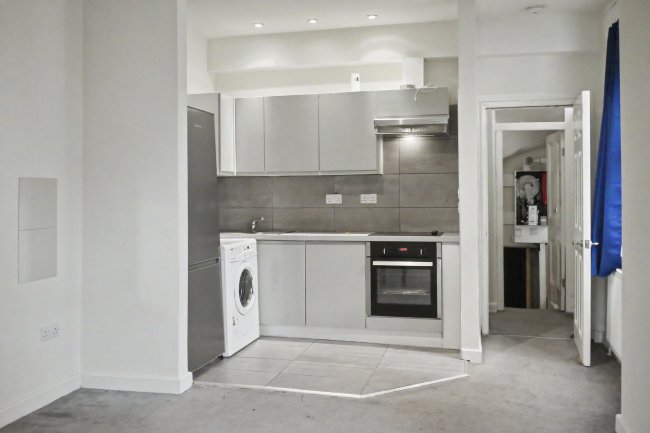 Flat 2, 77 Babington Road, Streatham, London, SW16 6AN 4