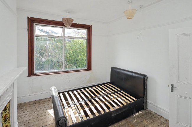 15 Netherfield Road, London N12 8DP 30