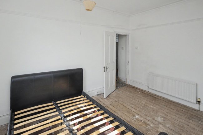 15 Netherfield Road, London N12 8DP 30
