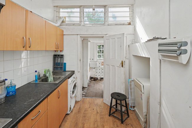 15 Netherfield Road, London N12 8DP 30