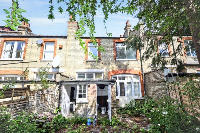 15 Netherfield Road, London N12 8DP 30