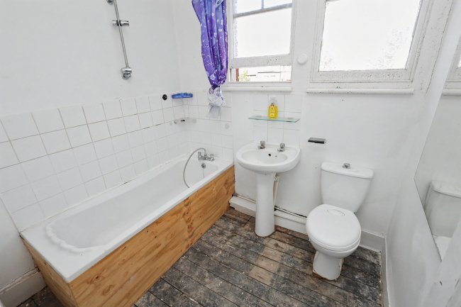 15 Netherfield Road, London N12 8DP 30