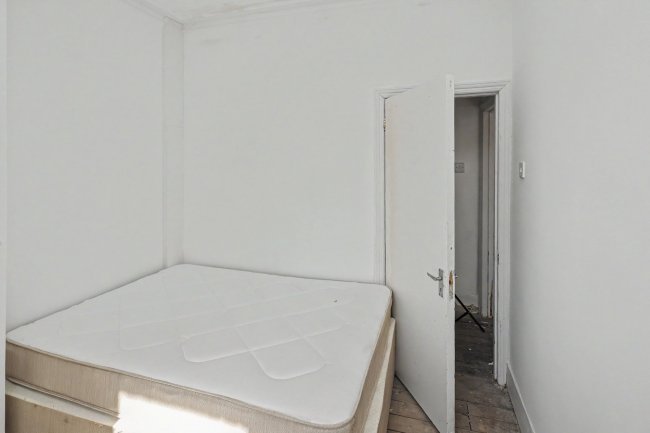 15 Netherfield Road, London N12 8DP 30