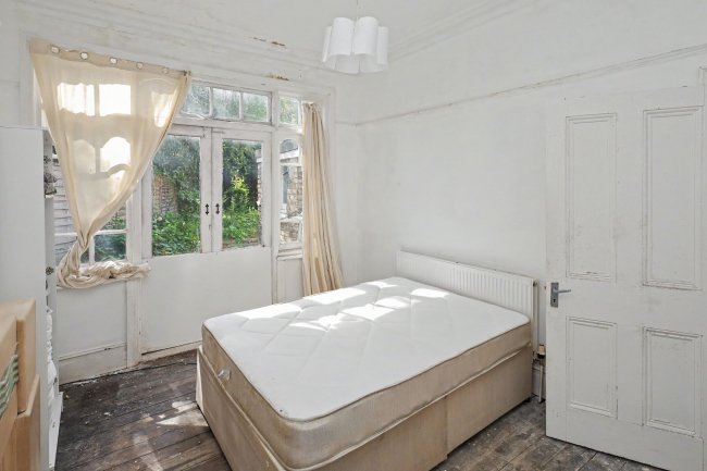 15 Netherfield Road, London N12 8DP 30