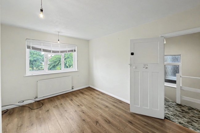 18 Broadoak Avenue, Enfield, EN3 6TS 1