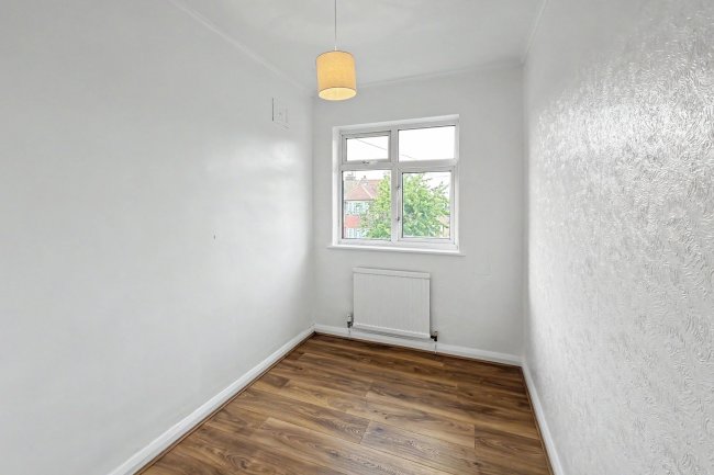 18 Broadoak Avenue, Enfield, EN3 6TS 1