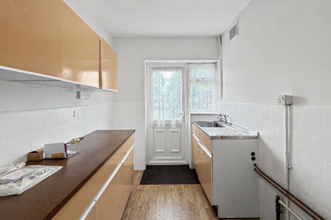 18 Broadoak Avenue, Enfield, EN3 6TS 1