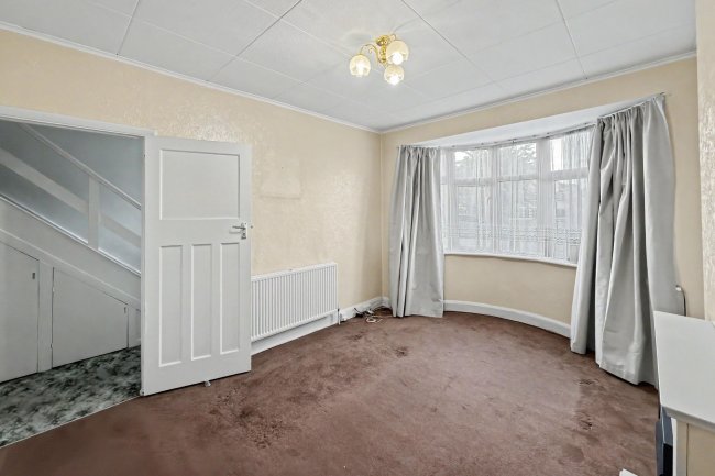 18 Broadoak Avenue, Enfield, EN3 6TS 1