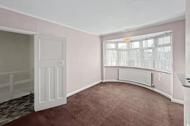 18 Broadoak Avenue, Enfield, EN3 6TS 1