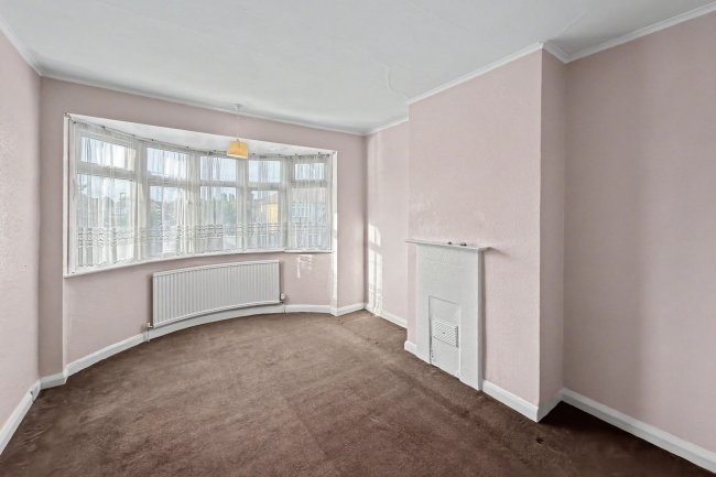 18 Broadoak Avenue, Enfield, EN3 6TS 1