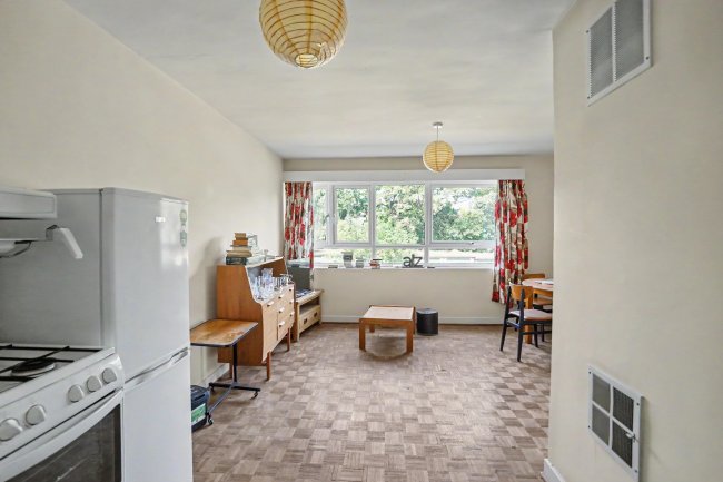 Flat 8 Furze Court, Ashburton Road, Addiscombe, South Croydon, CR0 6AP 2