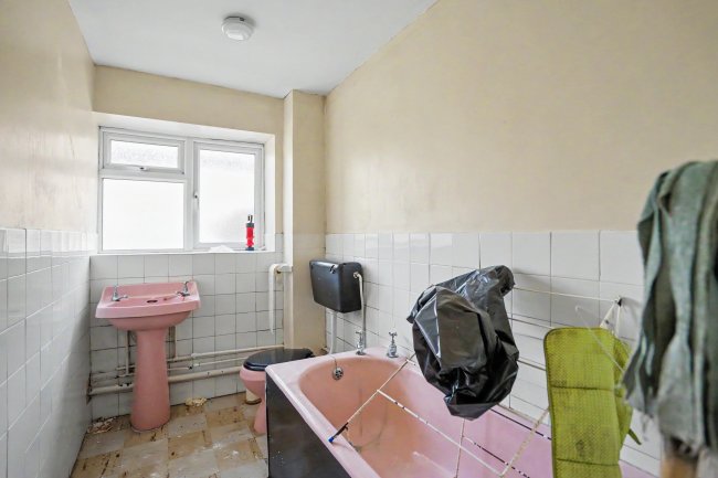 Flat 8 Furze Court, Ashburton Road, Addiscombe, South Croydon, CR0 6AP 2