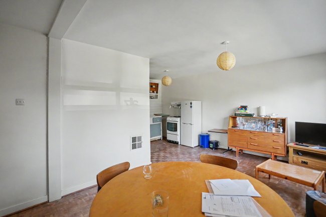 Flat 8 Furze Court, Ashburton Road, Addiscombe, South Croydon, CR0 6AP 2