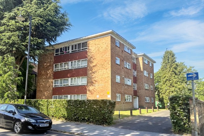 Flat 8 Furze Court, Ashburton Road, Addiscombe, South Croydon, CR0 6AP 2