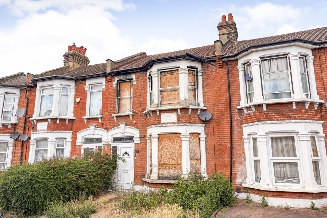 169 Windsor Road, Ilford, Essex, IG1 1HE 4