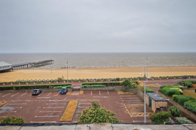 Flat 5, 5 Kirkley Cliff, Lowestoft, Suffolk, NR33 0BY 10