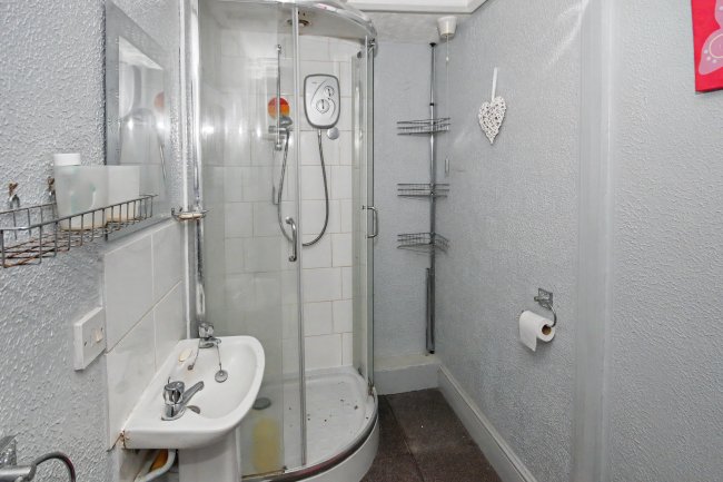 Flat 5, 5 Kirkley Cliff, Lowestoft, Suffolk, NR33 0BY 10