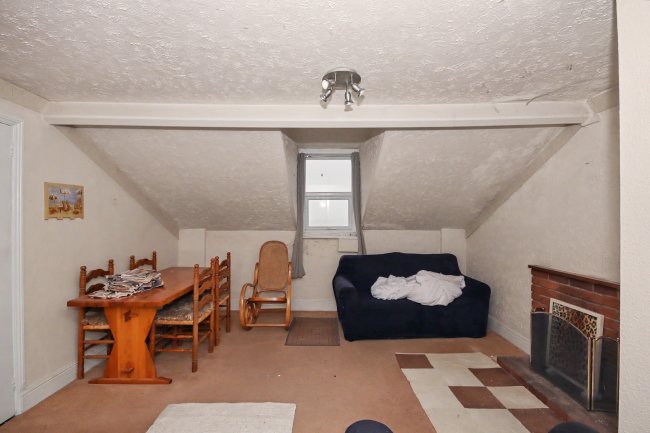 Flat 5, 5 Kirkley Cliff, Lowestoft, Suffolk, NR33 0BY 10