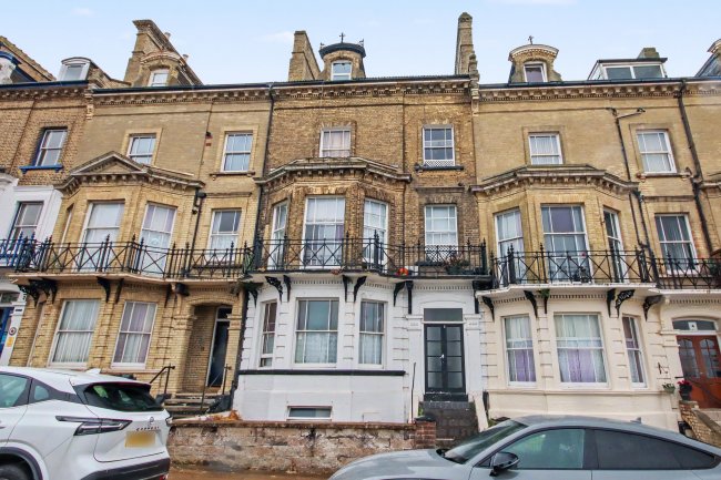 Flat 5, 5 Kirkley Cliff, Lowestoft, Suffolk, NR33 0BY 10