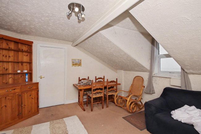 Flat 5, 5 Kirkley Cliff, Lowestoft, Suffolk, NR33 0BY 10