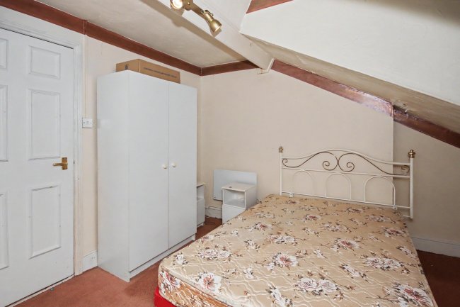 Flat 5, 5 Kirkley Cliff, Lowestoft, Suffolk, NR33 0BY 10