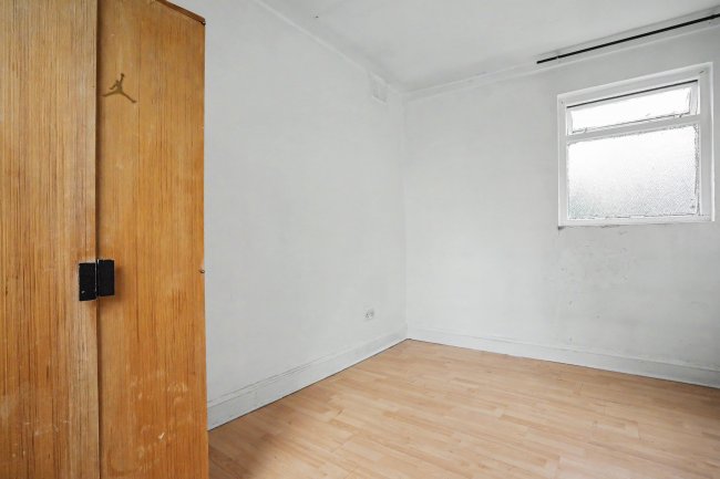 First Floor Flat, 192 Queens Road, Peckham, London SE15 2HP 3