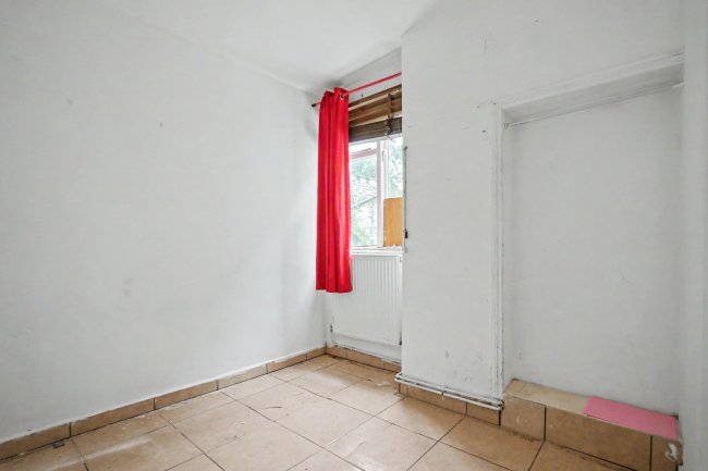 First Floor Flat, 192 Queens Road, Peckham, London SE15 2HP 3