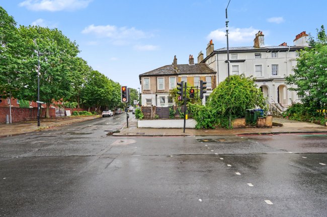 First Floor Flat, 192 Queens Road, Peckham, London SE15 2HP 3