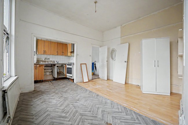 First Floor Flat, 192 Queens Road, Peckham, London SE15 2HP 3