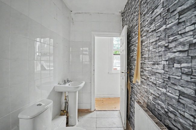 First Floor Flat, 192 Queens Road, Peckham, London SE15 2HP 3