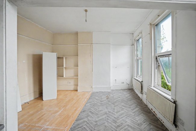 First Floor Flat, 192 Queens Road, Peckham, London SE15 2HP 3