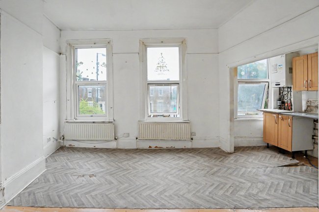 First Floor Flat, 192 Queens Road, Peckham, London SE15 2HP 3