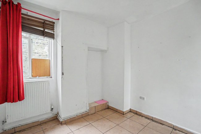First Floor Flat, 192 Queens Road, Peckham, London SE15 2HP 3