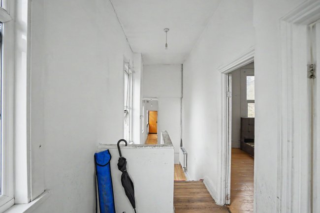 First Floor Flat, 192 Queens Road, Peckham, London SE15 2HP 3