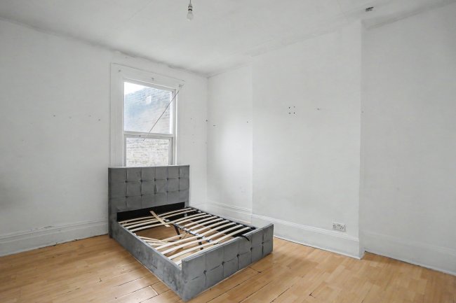First Floor Flat, 192 Queens Road, Peckham, London SE15 2HP 3