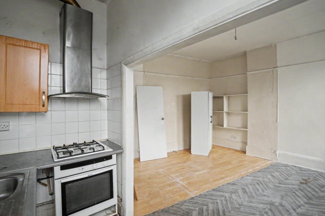 First Floor Flat, 192 Queens Road, Peckham, London SE15 2HP 3