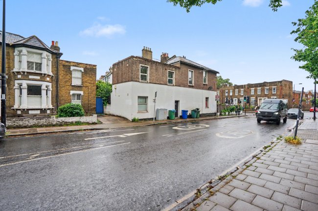 First Floor Flat, 192 Queens Road, Peckham, London SE15 2HP 3