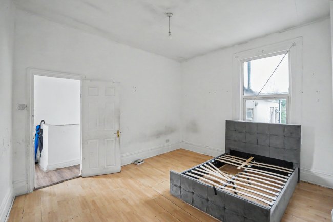 First Floor Flat, 192 Queens Road, Peckham, London SE15 2HP 3