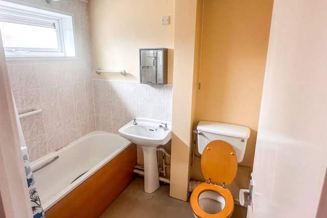 Flat 120 Greenway Lane, Chippenham, Wiltshire, SN15 1AQ 3