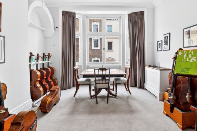 30 Queen Anne Street, London W1G 8HX 1